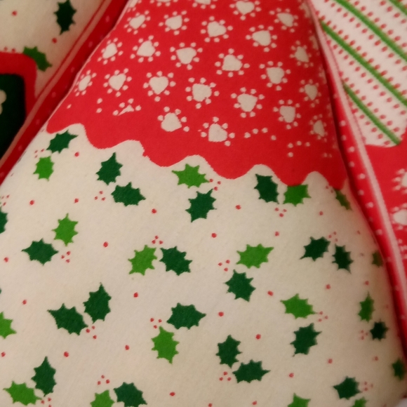 Wreath Handcrafted Christmas Pillow  BEAUTIFUL Floral Check Prints - Picture 7 of 8